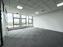 青剑湖明鑫大厦 定制装修隔断 独立空调 送车位 有阳台落地窗