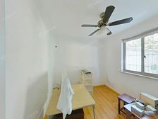 外网无!有钥匙 南北通风 带院子,前后无遮挡!价可谈