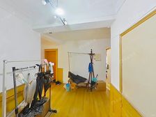 非顶楼。全明金装三房。花园位置。40万装修拎包入住。无遮挡。