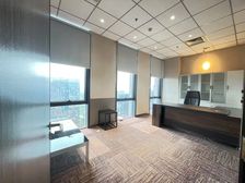 现场拍摄新出房源168平精装带三到顶隔间2.2元出租随时看房