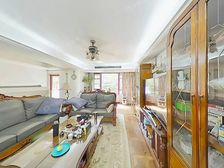 紧靠内环,老外居住品质小区,绿化极多,出行方便