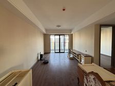 世茂璀璨万境3室2厅2卫南朝向370.0万元/套出售