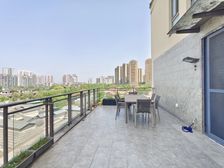 照母山商圈附近空中别墅。240万带车位和大露台 房源保真!