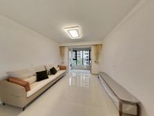 全新未入住精装三居室满两年看房方便诚意出售