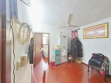 低楼层,送露台,南北通透,边套全明,一手房东,产权清晰,没税