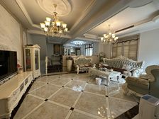 急售,莱卡稀缺豪装双拼别墅,小区中间,前后花园,带院子车库