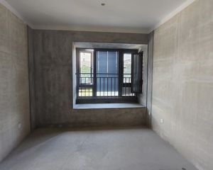 三里风荷3室2厅2卫南朝向130.0万元/套出售