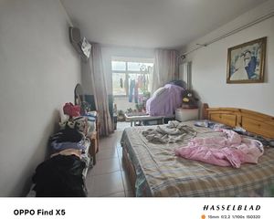 十七中双气有小房 准客户在打电话