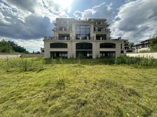 舜山府LOU王 尽端位置17个车位 朝东 花园1300平