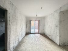 带露台80平 正规3房 小区维一 一套带露台的 急售 90万