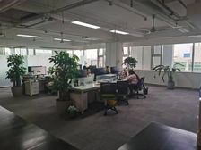 业主直租,精装修,可注册,新换进口空调 主机,随时看房。