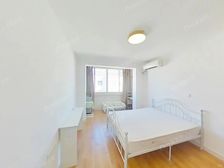 浦东内环14号线口,自住婚房装修一房,房龄新,看房方便。