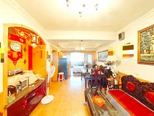 新上大两房,地鉄口,户型好,车位充足。