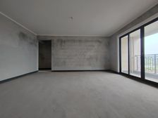 渝北区 莱蒙香榭 四房 120万