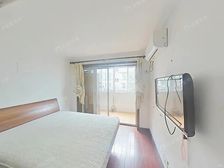 温暖的小家 愿生活不太拥挤 笑容不必刻意 人生不凡!