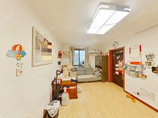 诚意出售,没有邻居十分安静,额外有个小仓库不算面积