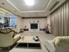 动步公园轻轨旁 联排端户别墅 带3个停车位 急售