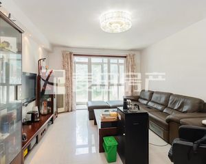 上一次这个楼出一层还是2018年!总高4层60平元子!