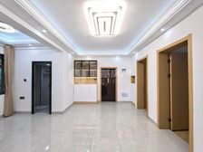 精装修直接拎包直接入住,另送25平米院子,太阳全天,适合养老