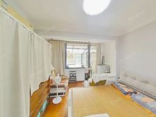 新上一楼带天井+露台!一楼有垫高,精装自住装修