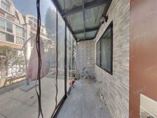 主卧朝南,环境优美,交通便利,居家装修