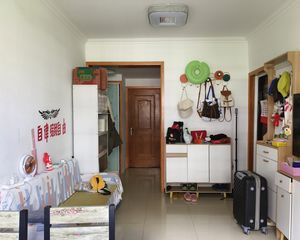水岸花园 购物方便 精装修 中间楼层 电梯房 交通便捷