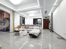 南岸区 麓宸澜山樾一期 三房 135万