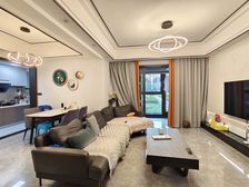 南岸区 麓宸澜山樾一期 三房 130万