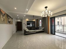 南岸区 麓宸澜山樾一期 三房 130万