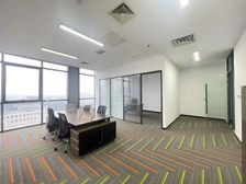 经海路地铁旁 / 99平南向办公室出租 / 高层视野开阔