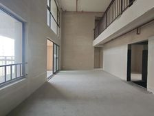 巴国城好房 就在门口 次新小区中建御湖壹号 五房125万