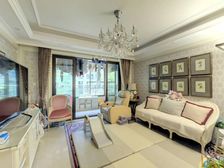 地铁口次新房, 边套全明 ,中yang空调+地暖 位置安静。