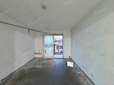 临15号300米,小区门口位置,出行方便,诚意出售,户型方正