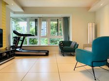 三轻轨冉家坝7号口80米 大三房 户型方正 小区维护好