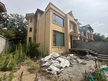 新出,万达旁联排端户大花园别墅,带双车库地下室,改造已做好