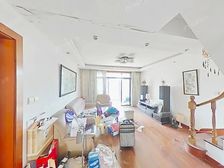 三房两厅两卫,顶楼带阁楼和露台,诚意出售,看房方便