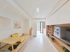位置安静不靠路,两年精装修40万全送,送30平米院子,南北通