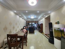 解放碑CBD 融创白象街 精装三房 高楼层 急售200W