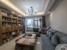 富力御湖半岛 房东加装 户型好四室双阳台 出门同心湖和广场