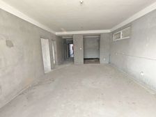 长城花苑三室毛坯房,均价7400,好楼层,包含储藏室