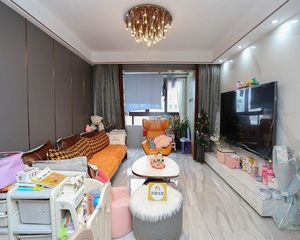 顶楼复式 5房朝南 带车位 近陈翔路站 印象城 山姆