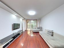 万科花园新上大2室户型,适合养宠物,种花草,老人居住很合适。