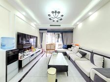 此房装修好,交通方便,离区菜市场近。