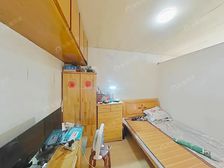 新上宝钢一室户,中间楼层无遮挡,业主诚心卖