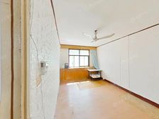 电梯房:一梯两户、好楼层、视野开阔、周边商业配套完善