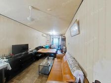 南北户型,可做两室一厅,次顶楼,阳光刺眼。