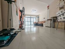 地铁口2006年,电梯中间层,南北通大两房,位置好采光好