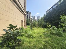 一楼底跃赠送面积大,带500平米大花园。诚意出售