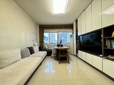 高楼层两房 朝中庭 装修很好 领包入住