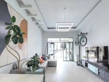 新出 精装 自住 两室两厅